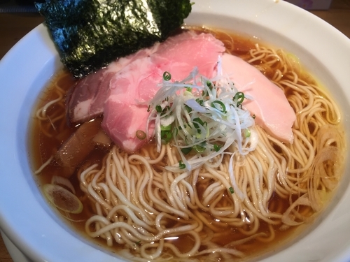 「鶏しょうゆらーめん」@らーめん専門 うしおととりの写真