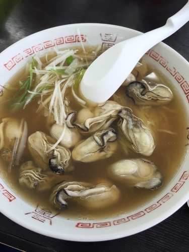 「かきラーメン 950円(季節限定)」@えんまん亭の写真