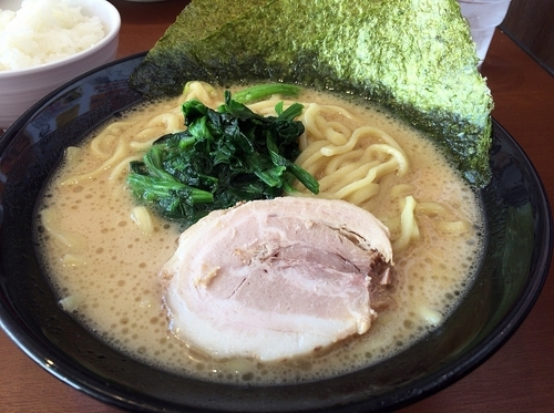 「豚骨醤油ラーメン並（680円）」@横濱家系ラーメン 誠家 幸手店の写真