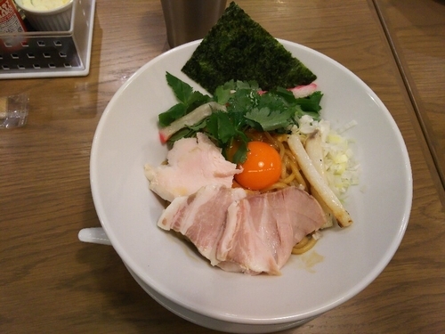 「濃厚卵のまぜSOBA」@むぎとオリーブ さいたま新都心店の写真