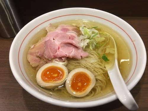 「らーめん 白 750円 味玉100円」@八咫烏の写真