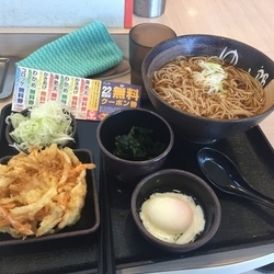 朝そばわかめに変更＋クーポンかき揚げ＋ネギ多め