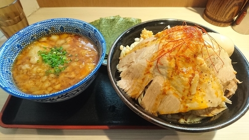 「【月一限定】つけ麺噴火ZAN＋特製トッピング」@らー麺土俵 鶴嶺峰の写真