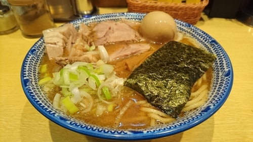 「中華そば＋半チャーシュー＋味玉(クーポン)」@くり山の写真