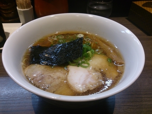 「醤油らぁ麺」@支那そばや 本店の写真