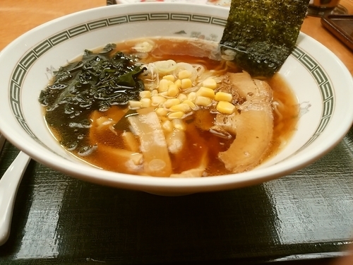 「醤油ラーメン(並盛)500円」@天然温泉 湯楽部の写真