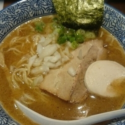 濃厚煮干し鶏白湯そば(750円)