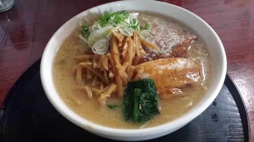 「自然洞ラーメン(味噌)大盛り680円+背脂トッピング50円」@自然洞 麺舗の写真
