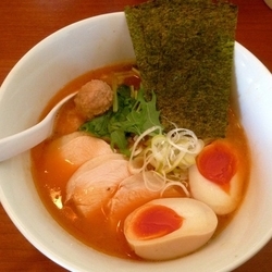 特製オマール海老の濃厚鶏白湯そば　1080円