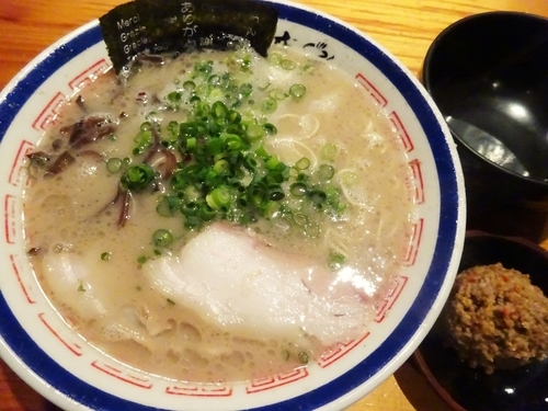 「ラーメン 720円 ＋ 替玉 130円 ＋ 赤オニ 120円」@博多長浜らーめん 田中商店の写真