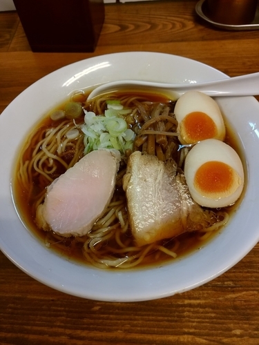 「【限定】鶏と醤油のラーメン」@くじら食堂の写真