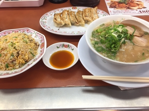 「ラーメン+餃子+チャーハン」@餃子の王将 氷上店の写真