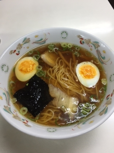 「ラーメン450円　＋ゆで卵50円　＋お替り130円」@ラーメン あづま家の写真