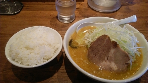 「味噌ラーメン 800円 ＋ 小ライス 100円」@ラーメン 嘉祥の写真