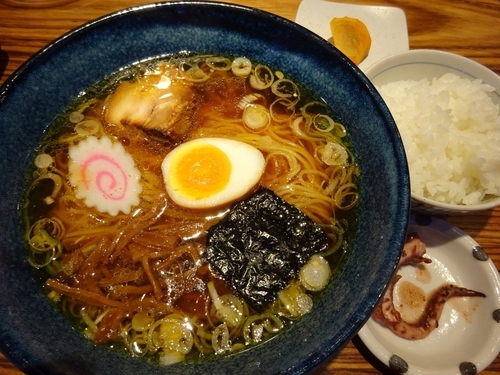 「ラーメン 780円 ＋ ライスセット 100円」@ラーメンバル 青の写真