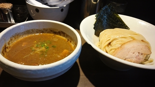 「濃厚煮干しつけ麺(並)＋海苔 ￥ 880」@つけ麺 一燈の写真