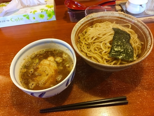 「煮魚出汁つけめん（大盛）＋ライス」@つけめん 美豚 蓮田店の写真