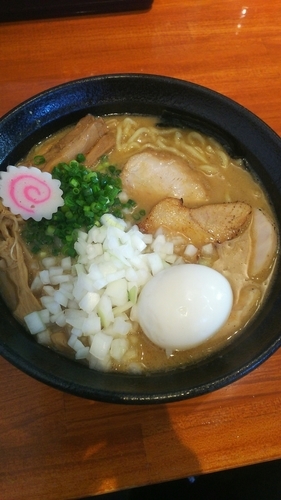 「特製濃厚中華そば  玉ねぎ」@中華そば 輝羅の写真