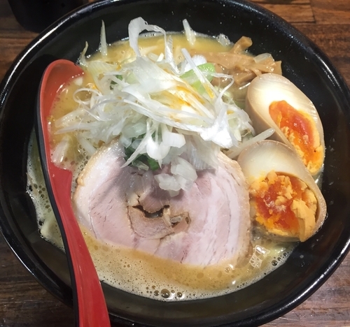 「味噌ラーメン830円(野菜・ニンニク増し)味卵120円」@麺処 花田 池袋店の写真