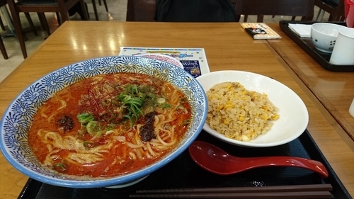 「赤担々麺+大盛り+ミニ炒飯セット」@担々麺と焼売 福龍 三井アウトレットパーク入間店の写真