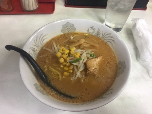 「味噌ラーメン450円+チャーラーセット350円」@ごきげんラーメンの写真