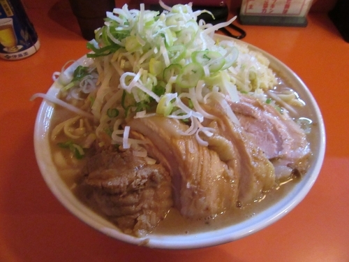 「ラーメン豚一切れ（８４０円）＋特盛１５０円＋豚」@ちばからの写真