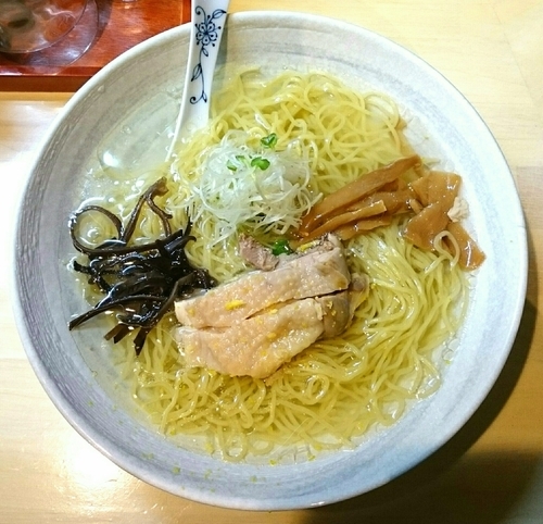 「鶏塩ラーメン」@鶏塩らーめん久保田 歌舞伎町店の写真