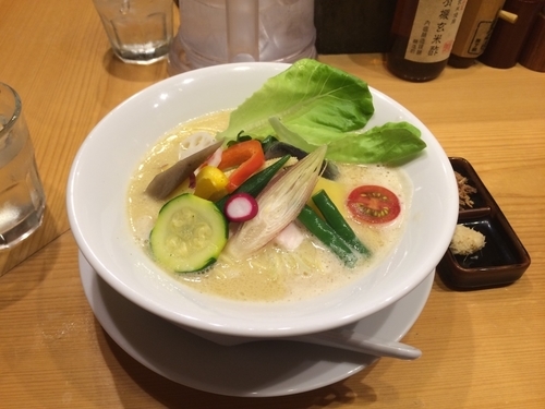 「鶏白湯SOBA＋季節の野菜」@銀座 篝の写真