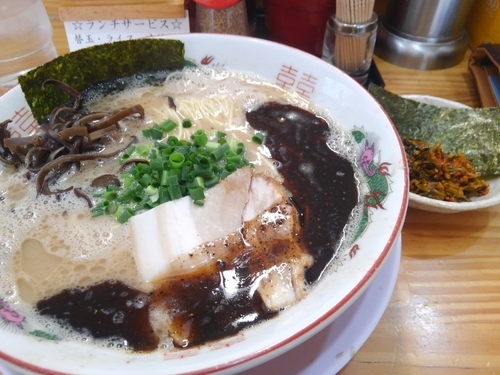 「黒らーめん(730円)+高菜小のり(50円)+替玉(50円)」@博多長浜らーめん 天軒の写真