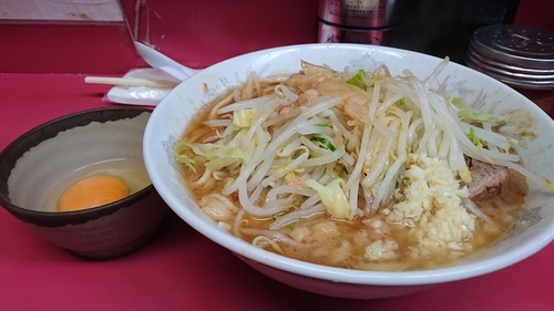 「小ラーメン＋生たまご ￥700」@ラーメン二郎 環七一之江店の写真