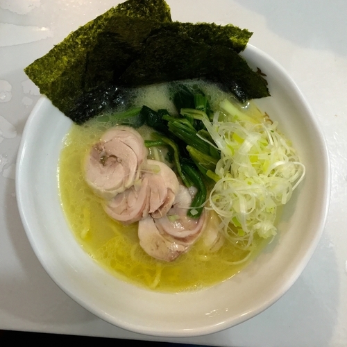 「塩らーめん 780円」@怪鳥系ラーメン 鳥虜 関内店の写真