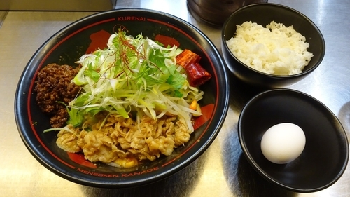 「紅まぜそば 温玉・ライス付（850円）」@麺創研 紅 国分寺の写真