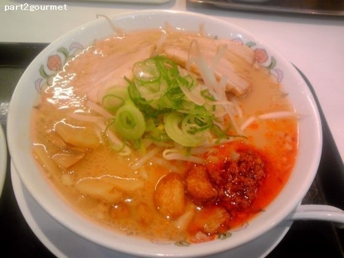 「(辛)にんにく王将ラーメン (590円)税別」@餃子の王将 富里店の写真