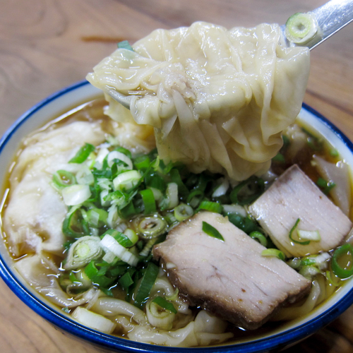 「ワンタンメン 400円」@丸デブ 総本店の写真