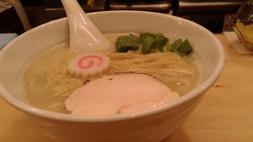 「鶏塩ラーメン大盛」@ラーメン屋 つるんの写真