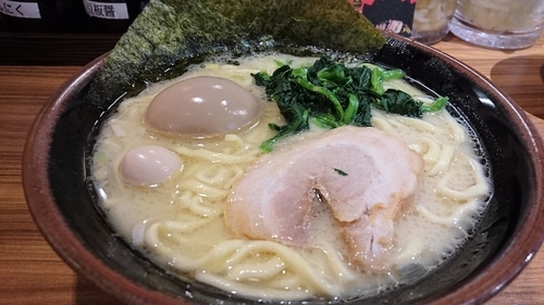 「ラーメン(塩)＋味玉(クーポン) ￥ 680」@横浜家系ラーメン 壱角家 メトロ西葛西店の写真
