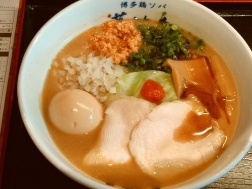 「特濃味噌鶏ソバ（華味卵半熟味玉入り）」@博多鶏ソバ 華味鳥 新宿三井ビル店の写真