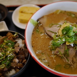 味噌ラーメン＋玄武肉丼