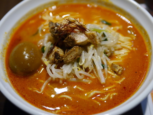 「冬季限定 辛味噌ラーメン 中盛＋サービス味玉」@IZASAの写真