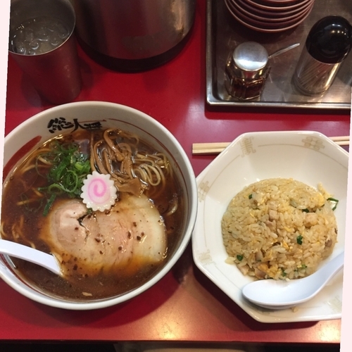「こいくち醤油ラーメン 半チャンセット」@総大醤の写真