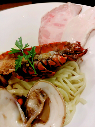 「【限定】オマールコンフィの和えそば　1600円+ワイン」@麺庵 小島流の写真