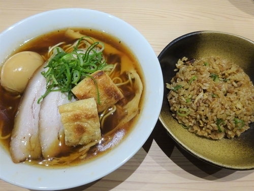 「中華そば　焼飯（小）セット　　980円」@鯛塩そば灯花 本店の写真