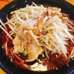 赤醤油ラーメン 野菜、玉ねぎ増し