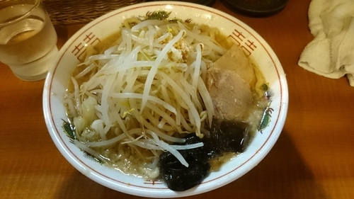 「らーめん(720円)、ニンニク少し、濃厚旨み脂少し」@らーめん ぽっぽっ屋 水道橋店の写真