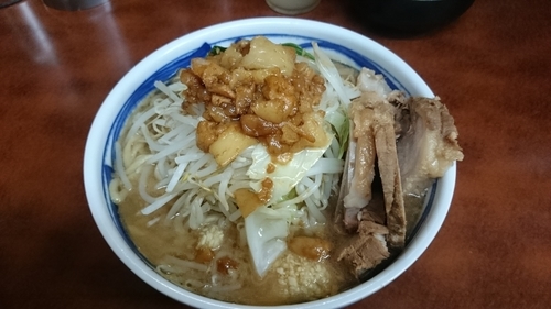 「ぶた小ラーメン、にんにく、あぶら、生卵」@ラーメン二郎 めじろ台法政大学前店の写真