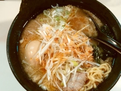 「ねぎらーめん＋味玉（鬼もり背脂）」@らーめん 司の写真