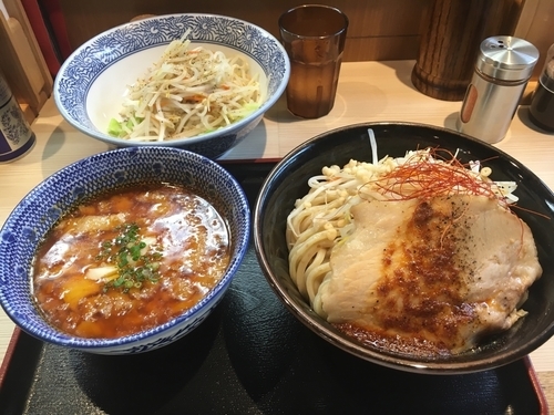 「つけ麺噴火ZAN＋野菜【850＋100】」@らー麺土俵 鶴嶺峰の写真