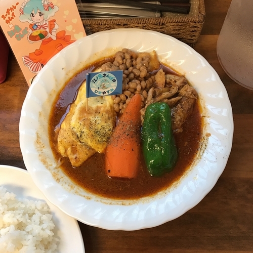 「湘南しらすオムレツのカレー（辛口）＋北海道ねぎ味噌納豆」@スープカレー カムイの写真