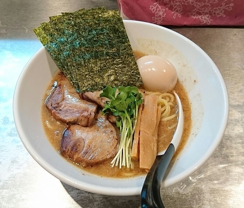 「やまらぁ+得トッピンク」@麺 やまらぁの写真