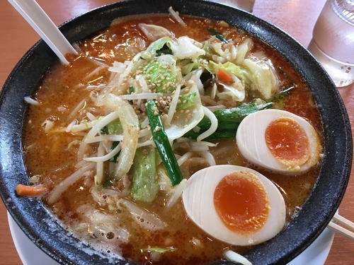 「辛し味噌野菜らーめん+煮玉子」@幸楽苑 指扇店の写真
